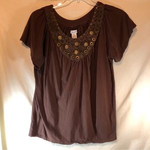 Adobe Star brown W/crocheted embellished scoop neck line short sleeve top XL